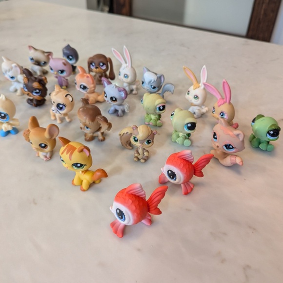 Lot of 26 Littlest Pet Shop Characters - Picture 3 of 4